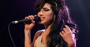 Cantora Amy Winehouse é encontrada morta em Londres