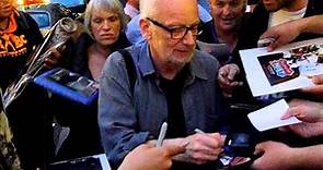 Ian Mcdiarmid and Kathleen Turner Sign Autographs at there London Theatre