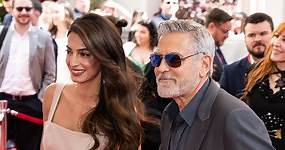 George e Amal Clooney più complici che mai nel primo red carpet di coppia dell’anno