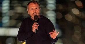 Stream It Or Skip It: ‘Colin Quinn & Friends: A Parking Lot Comedy Show’ On HBO Max, Talk About A Tough Crowd