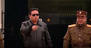 Kim Jong Un se disfraza para alardear de su nuevo misil