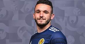 Does John McGinn have a girlfriend, how old is he and where was he born?