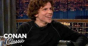 Jesse Eisenberg On Reading Negative Comments About Himself | Late Night with Conan O’Brien