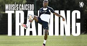 MOISÉS CAICEDO's First Training Session as a Blue! | Chelsea FC
