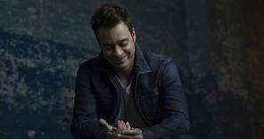 Amos Lee Reveals The Story Behind 'Arms Of A Woman'