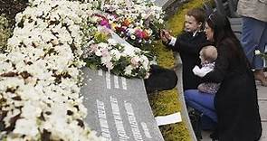 L'Irlanda del Nord rende omaggio alle vittime dell'autobomba a Omagh, che causò 29 morti