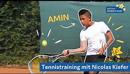 Aktion Kindertraum Wunscherfüllung - Nicolas Kiefer gibt Amin Tennistraining