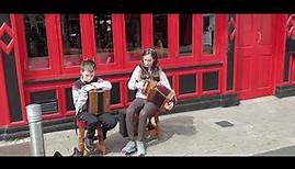 Melissa Clarke playing hornpipes at Tig Coilís Galway