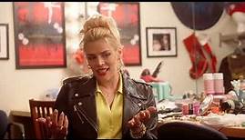 Mean Girls - itw Busy Philipps (Official video)