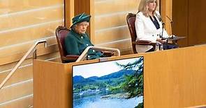 Isabel II inaugura una nueva legislatura del Parlamento escocés recordando a su difunto marido