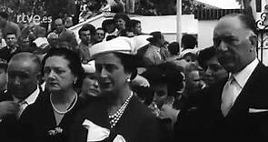 1954 10 18 NODO 615A Doña Carmen Polo de Franco inaugura en Valencia la nueva casa de misericordia