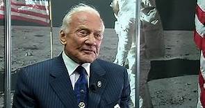 Buzz Aldrin: "Dentro de unos años veremos al ser humano dejar la Tierra para ocupar otros...