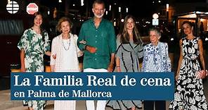 La Reina Letizia sorprende en Mallorca con un vestido cut out y Leonor y Sofía se visten de largo