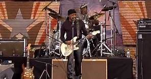Ernie Isley & the Jam Band - Who's That Lady (Live at Farm Aid 2009)
