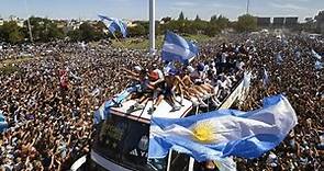 El recorrido memorable de la selección argentina acaba con los jugadores sobrevolando Buenos Aires