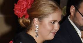 La princesa Amalia de Holanda sorprende luciendo un precioso mantón en Jerez de la Frontera