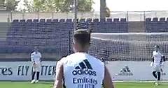 😮 The goal. 🤝 The celebration. ¡Una celebración a la altura! Lucas Vazquez 🤜🤛 ViniJr #RMCity | Real Madrid C.F.