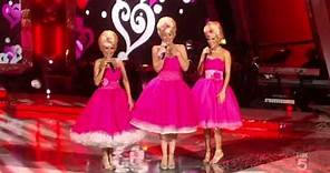 Carrie Underwood, Christina Applegate and Kristin Chenoweth - 60's Songs An All-Star Holiday Special