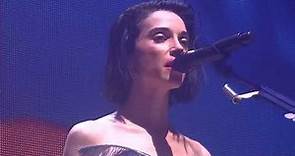 St. Vincent - Dancing With The Ghost / Slow Disco - Live In Paris 2017