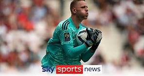 Matz Sels travelling to Nottingham Forest