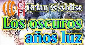 Los oscuros años luz Brian W Aldiss