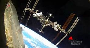 L'attracco della navicella Soyuz alla stazione spaziale internazionale...
