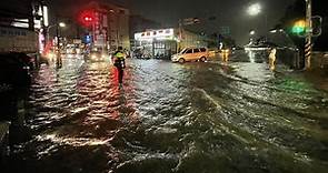 台南入夜強降雨永康等6行政區淹水 安南多路段淹超過15公分[影] | 地方 | 中央社 CNA
