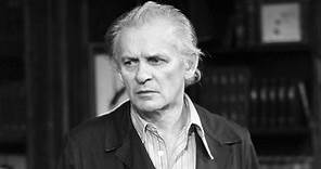 Tadeusz Łomnicki był wybitnym aktorem o burzliwym życiorysie. Umarł na scenie