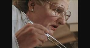 Mrs. Doubtfire: Trailer - Mrs. Doubtfire - mammo per sempre Video | Mediaset Infinity