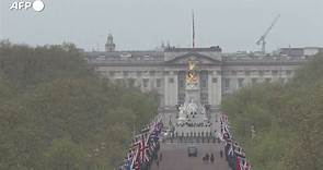 Carlo III arriva a Buckingham Palace prima dell'incoronazione