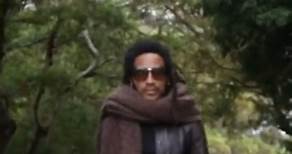 Lenny Kravitz’s iconic and hilarious giant scarf look has returned for his first-ever TikTok video (🎥: TikTok / lennykravitz | UPROXX