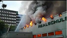 Realschul-Aula in Flammen – Großeinsatz für Olper Feuerwehr