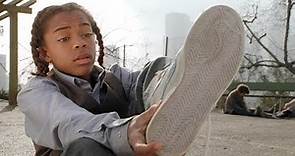 【穷电影】小男孩发现一双奇怪的鞋子，穿上它后，竟拥有了这种能力和天赋