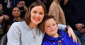Jennifer Garner Takes Her and Ben Affleck's Son Samuel to L.A. Lakers Game in Rare Public Appearance