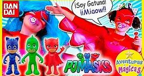 👧 ¡¡BABY PECAS se DISFRAZA de PJ Mask BUHITA!! y JUEGA con las FIGURAS CON LUZ Héroes en Pijama