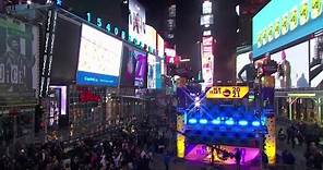 New York, il Capodanno a Times Square: luci, musica e pochi invitati per festeggiare il 2021