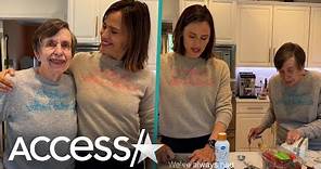 Jennifer Garner Twins W/ Her Mom While Baking Together
