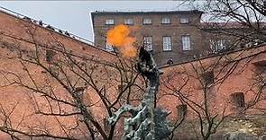 Fire breathing dragon at Wawel Castle / Smok Wawelski - Kraków Poland - ECTV