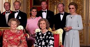 Trepamos el árbol genealógico de la reina Sofía: prima política de Carolina de Mónaco, sobrina segunda del duque de Edimburgo...