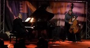 Kenny Barron & Dave Holland - "In Walked Bud" live