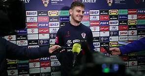 Josip Stanišić odgovara na novinarska pitanja prije treninga na stadionu Maksimir