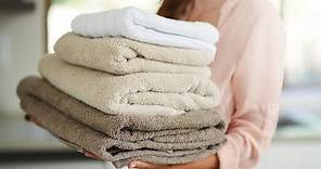 Come realizzare un tappeto da bagno con dei vecchi asciugamani
