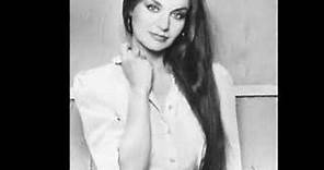 Crystal Gayle: Ready for the Times to Get Better