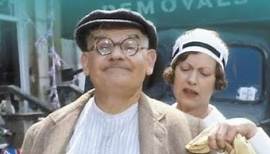 Clarence - Ronnie Barker (S01 E01)