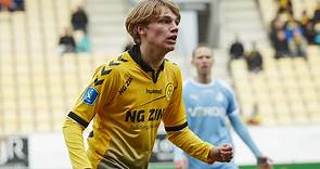 Danemark: Jeppe Kjaer, un joueur de 16 ans, fait sensation