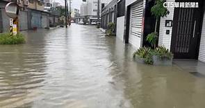 午後大雷雨！台南仁德積水20公分　人車冒險涉水過 - 華視新聞網