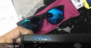 Different between original Oakley Frogskins and Copy Original Frogskins