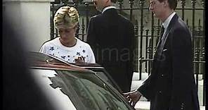 Princess Diana takes William to school