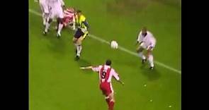 Real Madrid - Olympiakos 1999 Roberto Carlos saves like a goalkeeper to corner kick