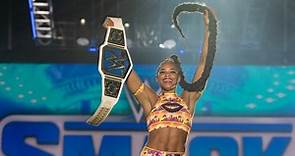 Top 10 greatest female pro wrestlers today | Sporting News